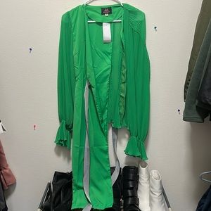 Green shirt, medium size